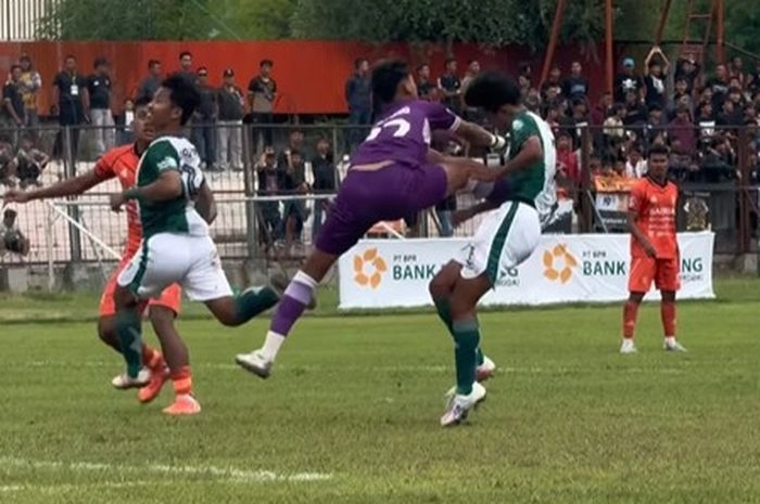 Kung Fu Kick Incident in Liga 4: PSIR Goalkeeper Banned for Life