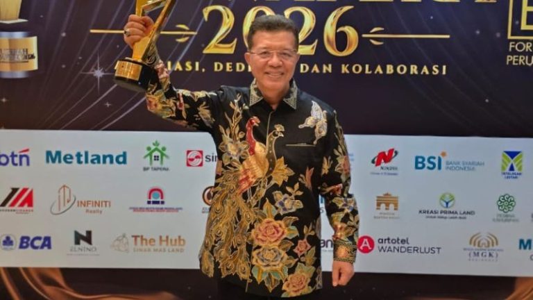 Indra Utama Awarded for Inspirational Work in Media